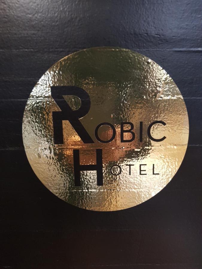 Brit Hotel Essentiel Pontivy Robic Экстерьер фото