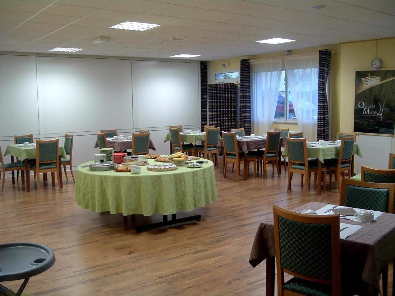 Brit Hotel Essentiel Pontivy Robic Экстерьер фото